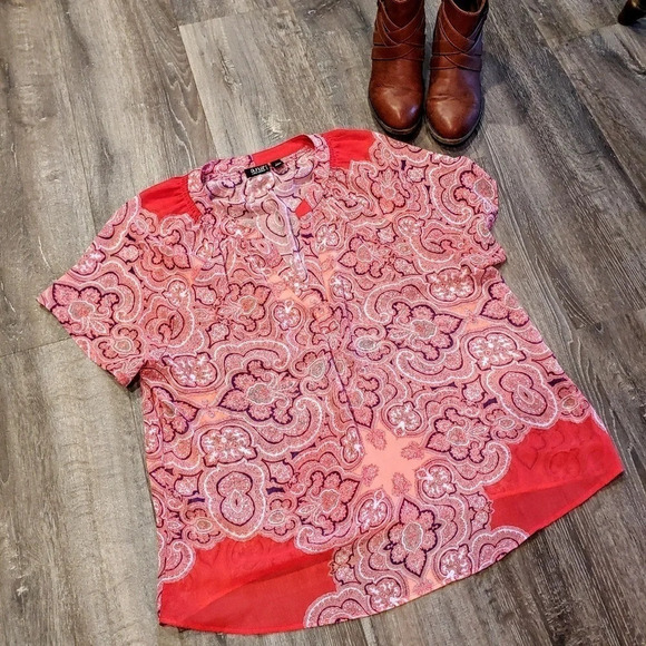 ๐HP๐ A.n.a Paisley Top - Picture 1 of 3